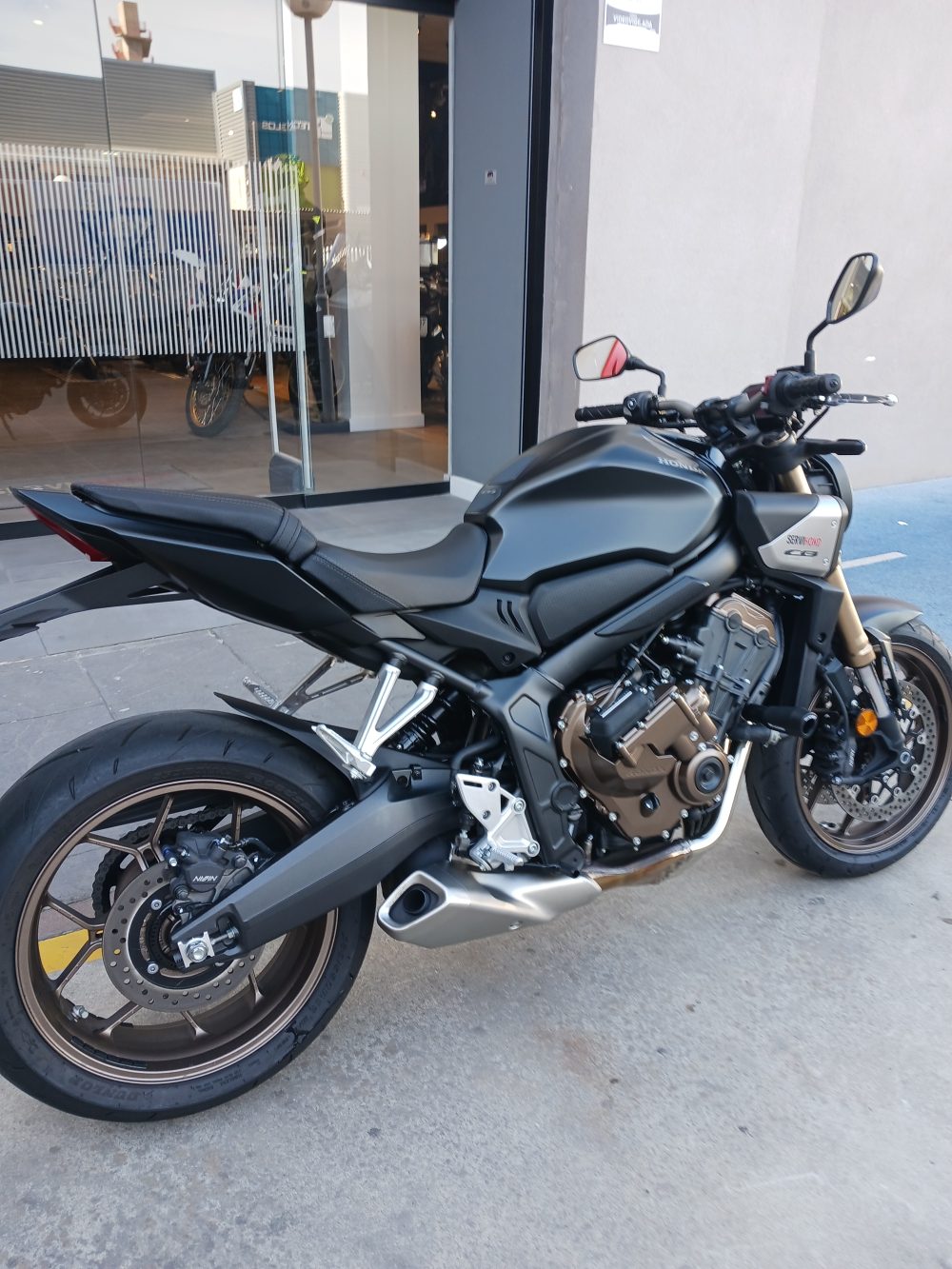 HONDA CB650R E-CLUTCH - Imagen 3
