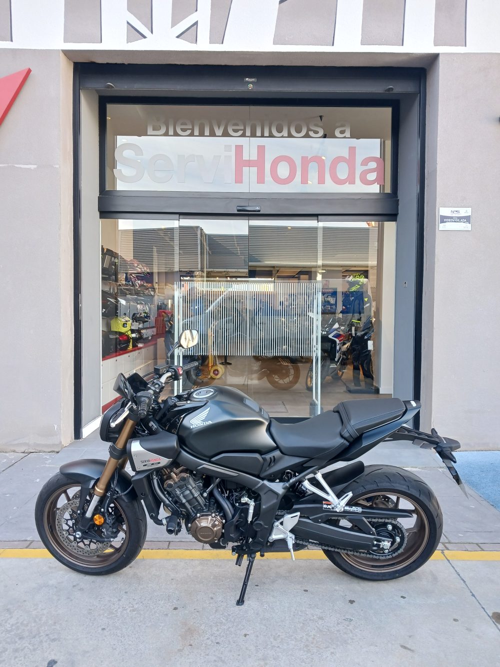 HONDA CB650R E-CLUTCH - Imagen 4