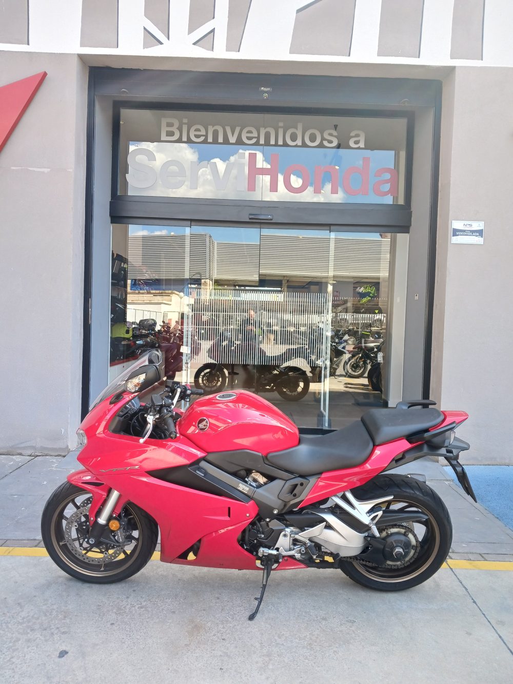 HONDA VFR800F - Imagen 4