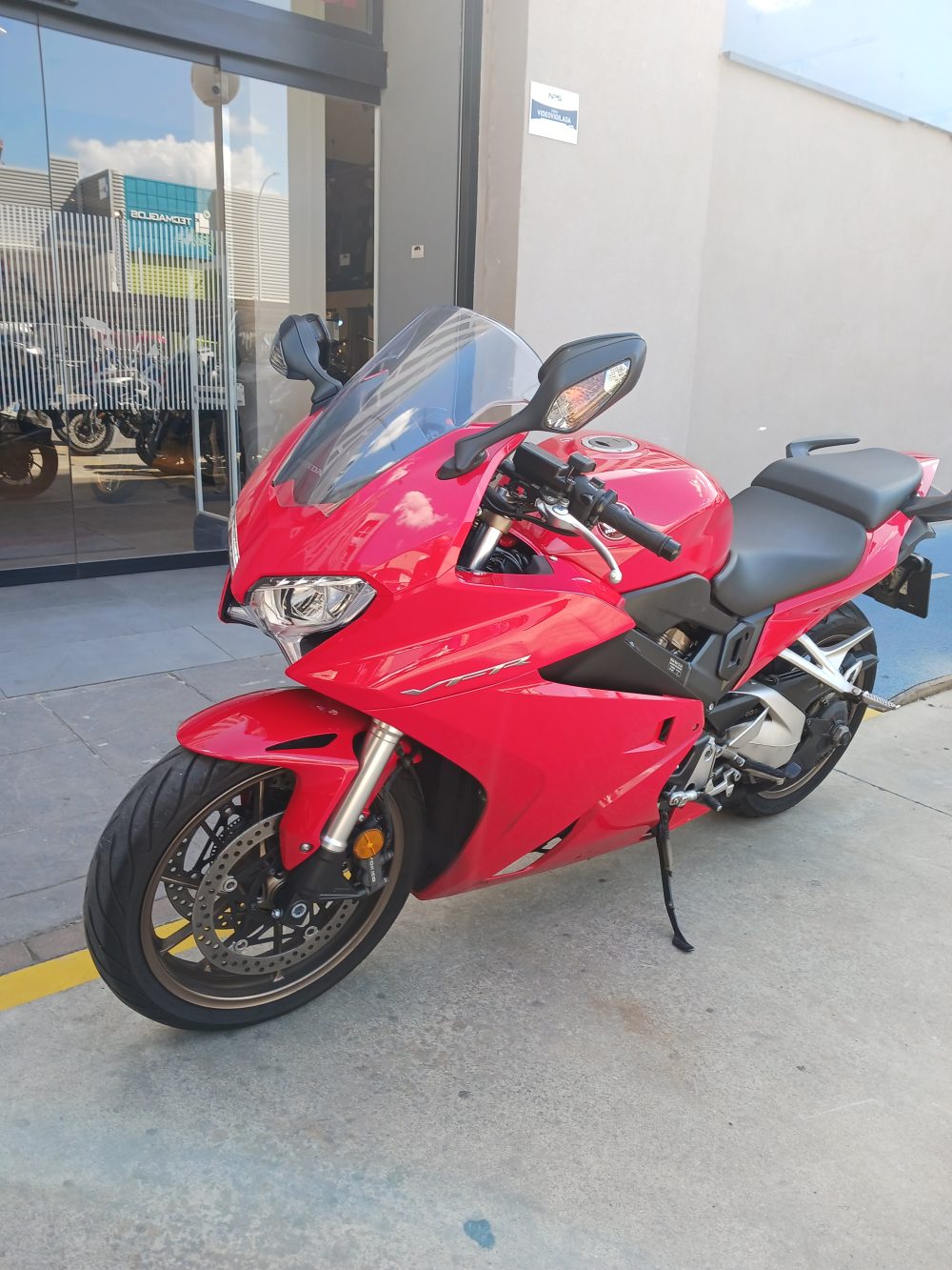 HONDA VFR800F - Imagen 5
