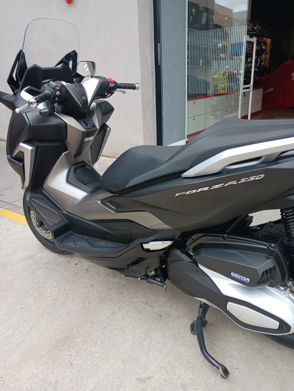 HONDA FORZA 350 - Imagen 4